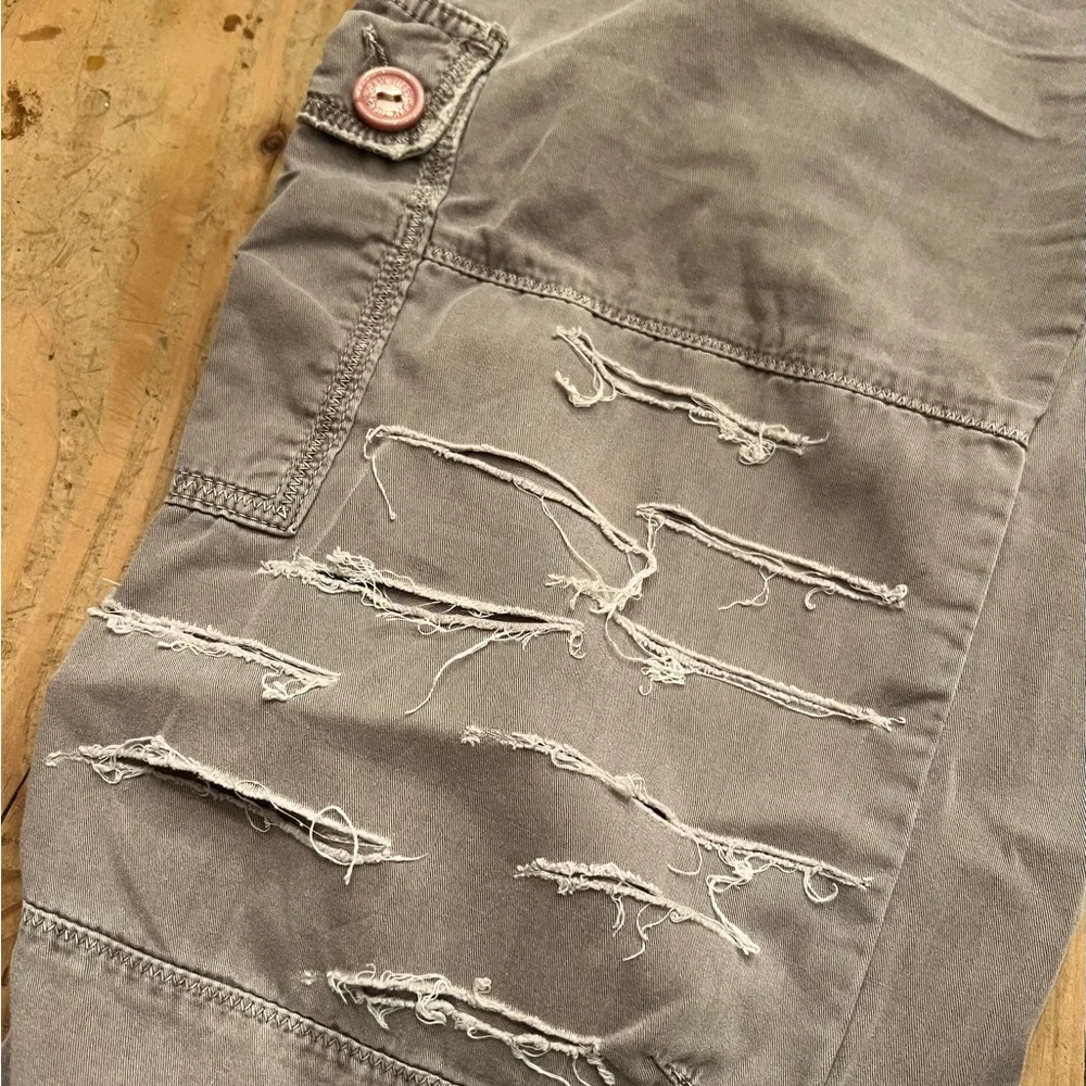 Sanctuary Green Cargo Distressed Capris Size M - Picture 2 of 6